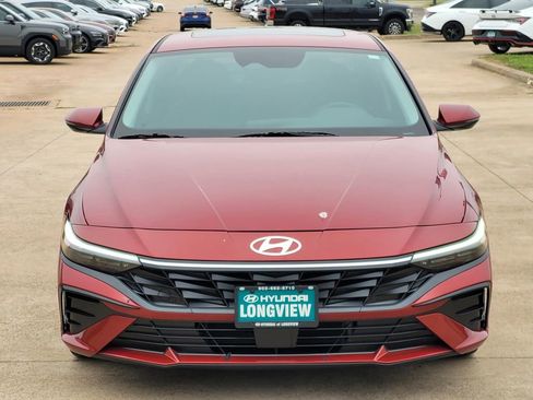 Used 2025 Hyundai Elantra Limited FWD image 2