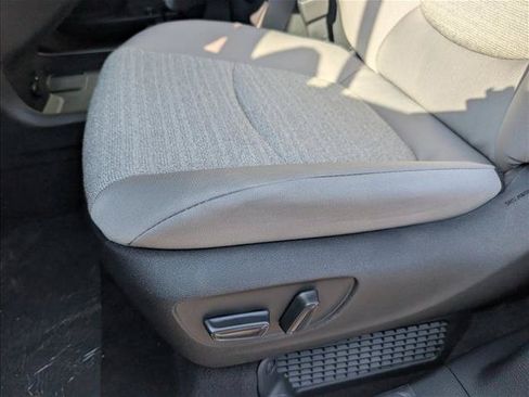 New 2026 Toyota Sienna LE FWD image 4