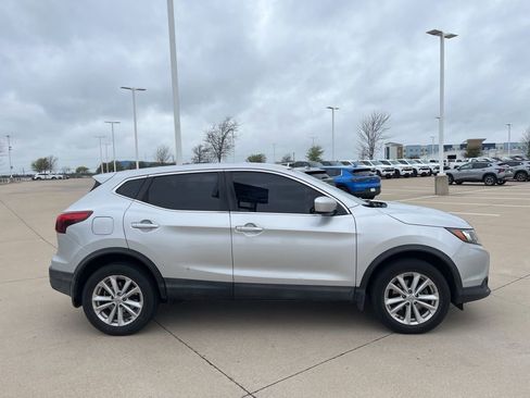 Used 2017 Nissan Rogue Sport S w/ S Appearance Package image 6