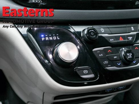 Used 2023 Chrysler Voyager LX image 13