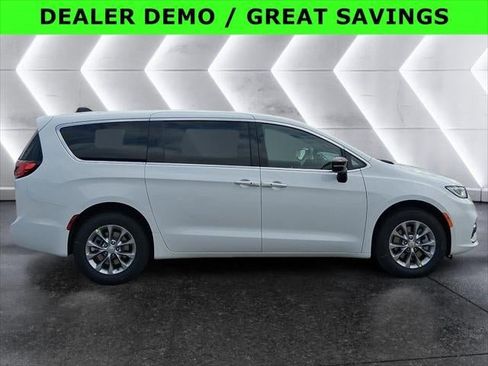 New 2026 Chrysler Pacifica Select image 23