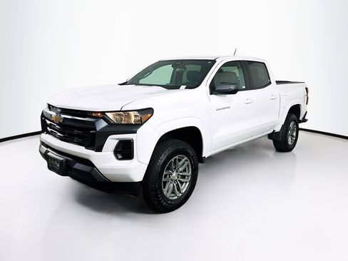 Used 2024 Chevrolet Colorado LT image 3