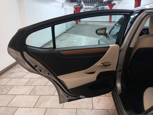 Used 2024 Lexus ES 350 w/ Premium Package FWD image 15
