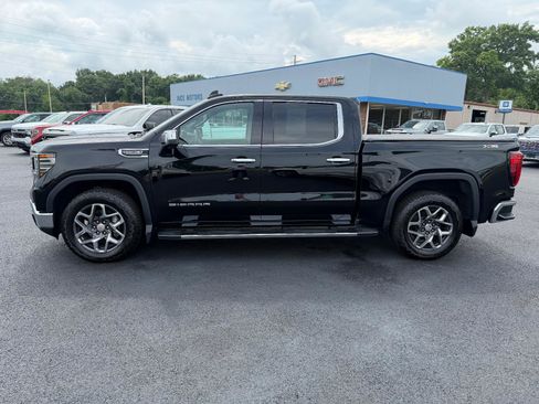 Used 2022 GMC Sierra 1500 SLT w/ SLT Premium Plus Package AWD/4WD image 2