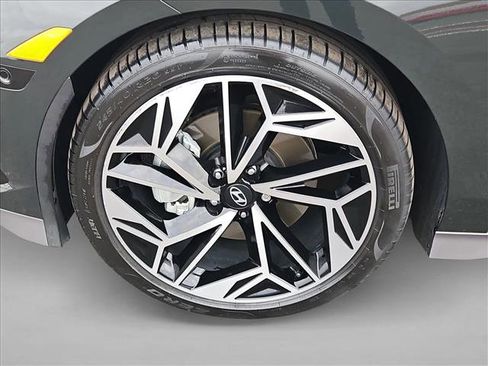 Used 2023 Hyundai Ioniq 6 Limited image 24