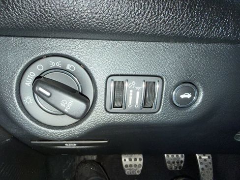 Used 2018 Dodge Challenger R/T RWD image 16
