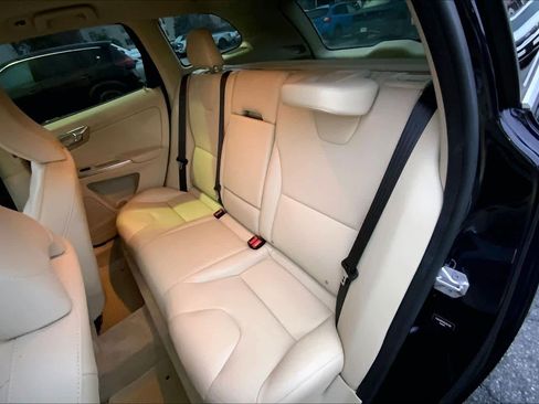 Used 2016 Volvo XC60 T5 Platinum image 20
