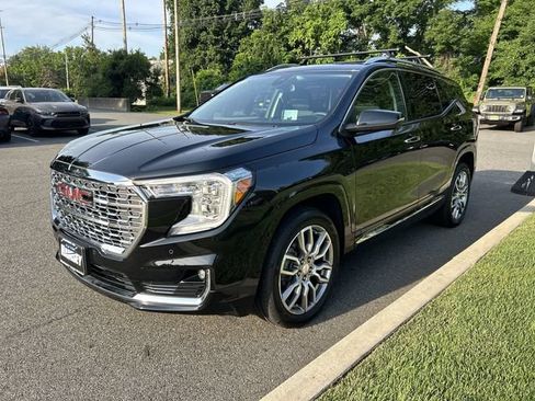 Used 2024 GMC Terrain Denali AWD/4WD image 4