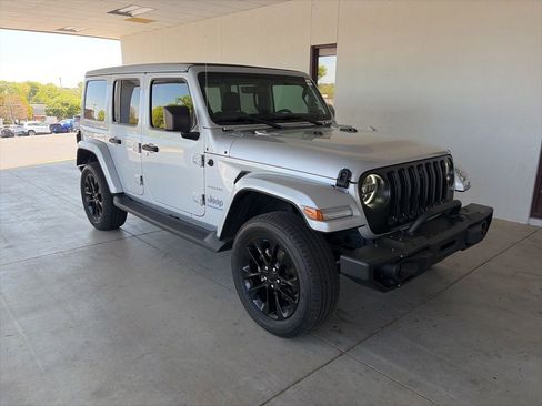 Used 2023 Jeep Wrangler Unlimited Sahara w/ Cold Weather Group image 4