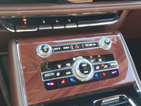 Certified 2024 Lincoln Aviator Black Label w/ Dynamic Handling Package AWD/4WD image 18