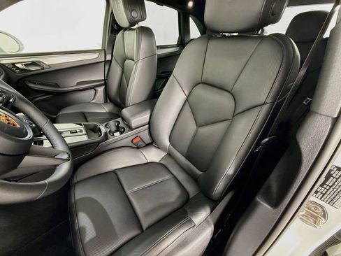 Certified 2026 Porsche Macan AWD/4WD image 5