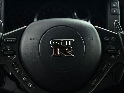 Used 2012 Nissan GT-R Premium image 9