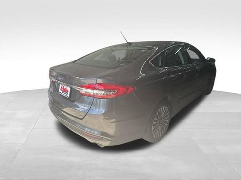 Used 2018 Ford Fusion SE w/ Fusion SE Technology Package FWD image 4