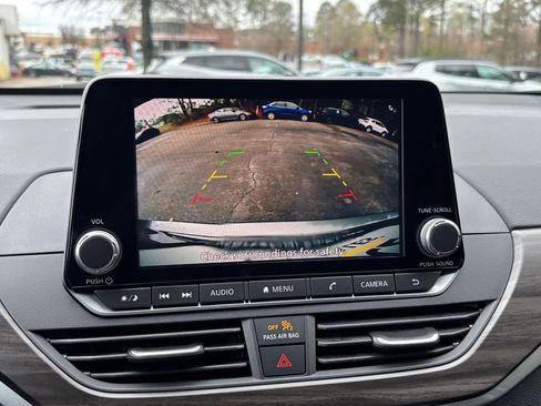 Used 2025 Nissan Altima 2.5 SV image 24