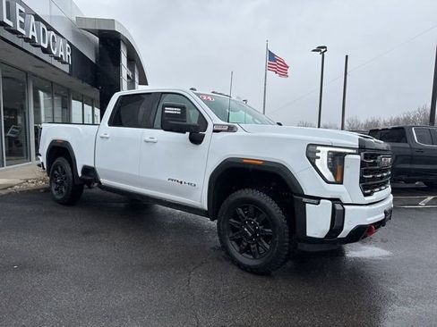 Used 2024 GMC Sierra 2500 AT4 AWD/4WD image 7