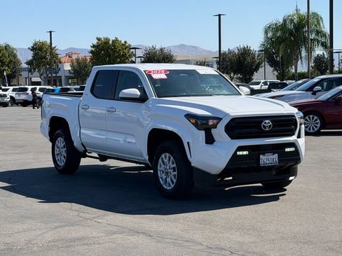 Used 2026 Toyota Tacoma SR5 AWD/4WD image 3