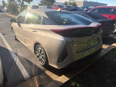 Used 2021 Toyota Prius Prime LE FWD image 8