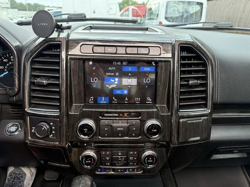 Used 2018 Ford F150 Lariat w/ Equipment Group 502A Luxury AWD/4WD image 4