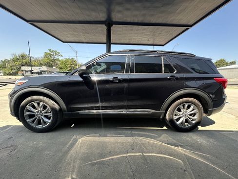 Used 2020 Ford Explorer XLT w/ Equipment Group 202A RWD image 5