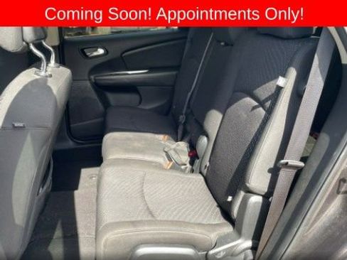 Used 2018 Dodge Journey SE w/ Popular Equipment Group FWD image 4