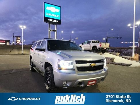 Used 2014 Chevrolet Suburban LT image 1