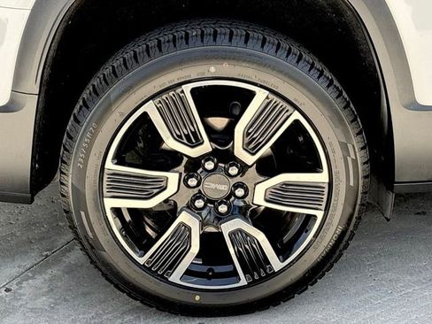 Used 2019 GMC Acadia SLT w/ Black Edition FWD image 32