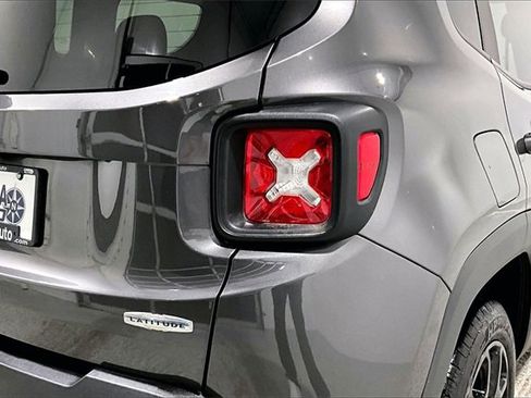 Used 2019 Jeep Renegade Latitude w/ Cold Weather Group image 25