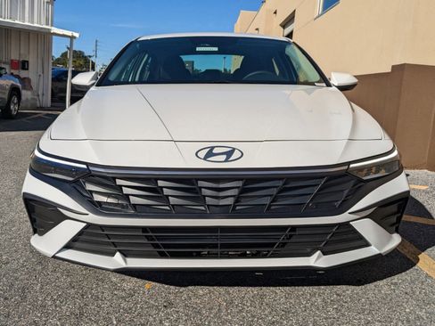 New 2025 Hyundai Elantra Sport image 11
