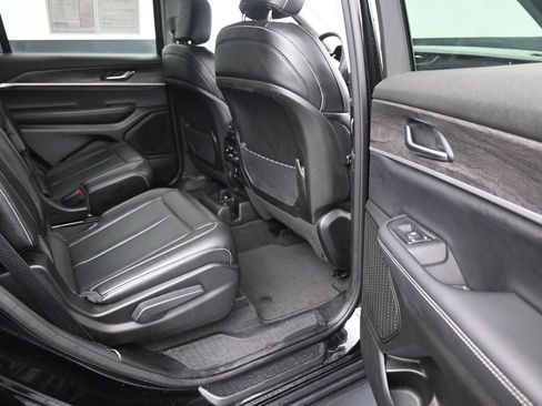 Used 2023 Jeep Grand Cherokee L Limited AWD/4WD image 12
