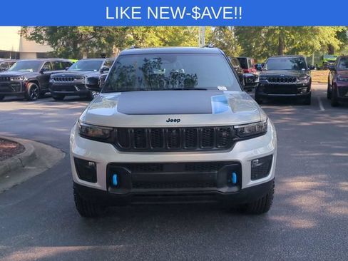 Used 2025 Jeep Grand Cherokee Trailhawk w/ Advanced Protech Group II AWD/4WD image 8