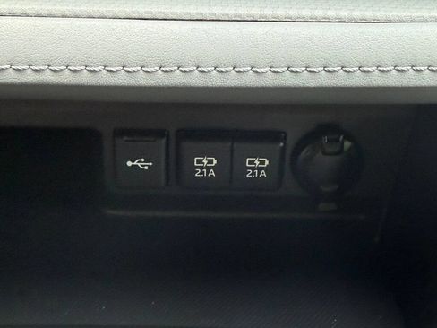 Used 2021 Toyota Highlander XLE AWD/4WD image 41