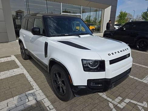 Certified 2023 Land Rover Defender 110 X-Dynamic SE AWD/4WD image 3