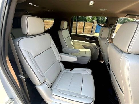 Used 2025 GMC Yukon XL Denali AWD/4WD image 27