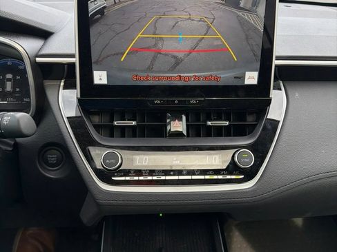 Used 2026 Toyota Corolla Cross XLE w/ Convenience Package FWD image 11