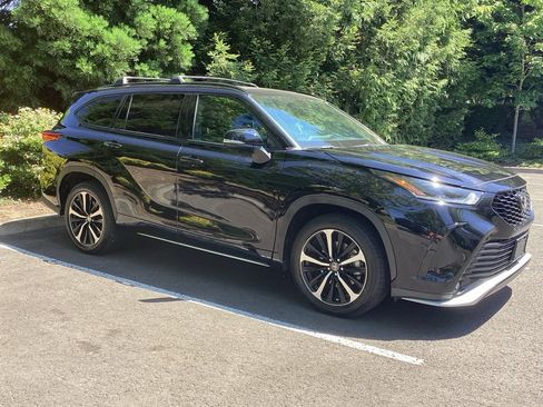 Used 2021 Toyota Highlander XSE AWD/4WD image 8