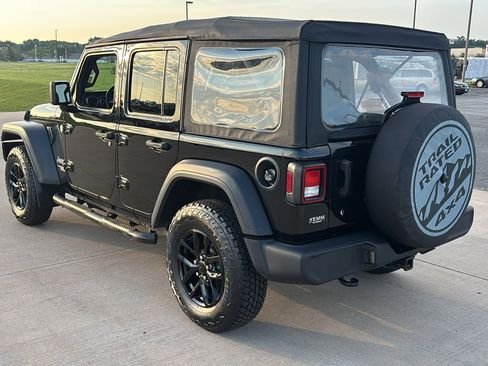 Used 2019 Jeep Wrangler Unlimited Sport image 7