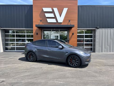 Used 2023 Tesla Model Y Performance AWD/4WD image 1