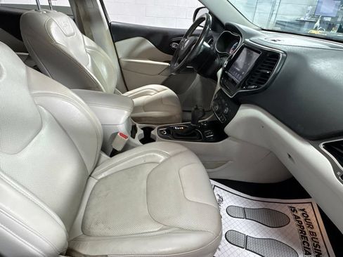 Used 2019 Jeep Cherokee Limited AWD/4WD image 25