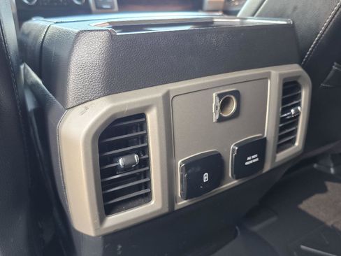 Used 2020 Ford F150 Lariat image 37