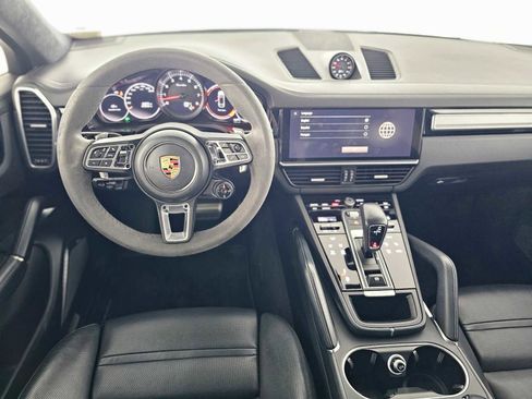 Used 2022 Porsche Cayenne Turbo AWD/4WD image 18