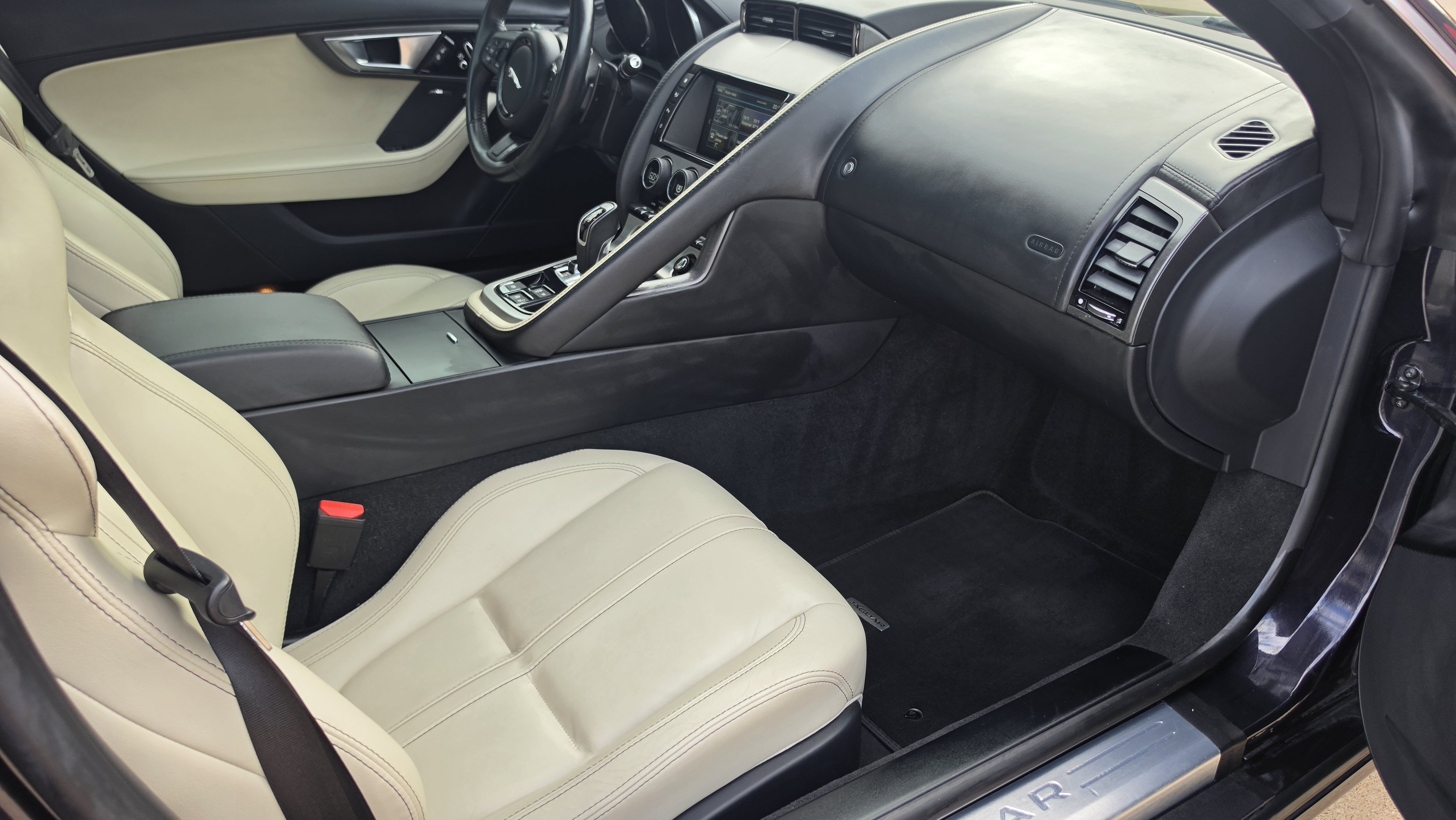 Used 2016 Jaguar F-TYPE Coupe RWD image 25
