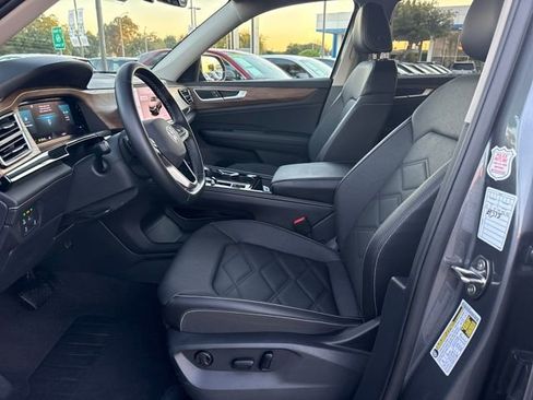 Used 2025 Volkswagen Atlas SE image 9