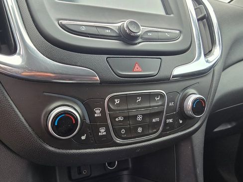 Used 2018 Chevrolet Equinox LT image 21