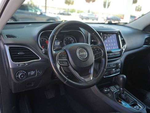 Used 2019 Jeep Cherokee Limited AWD/4WD image 2
