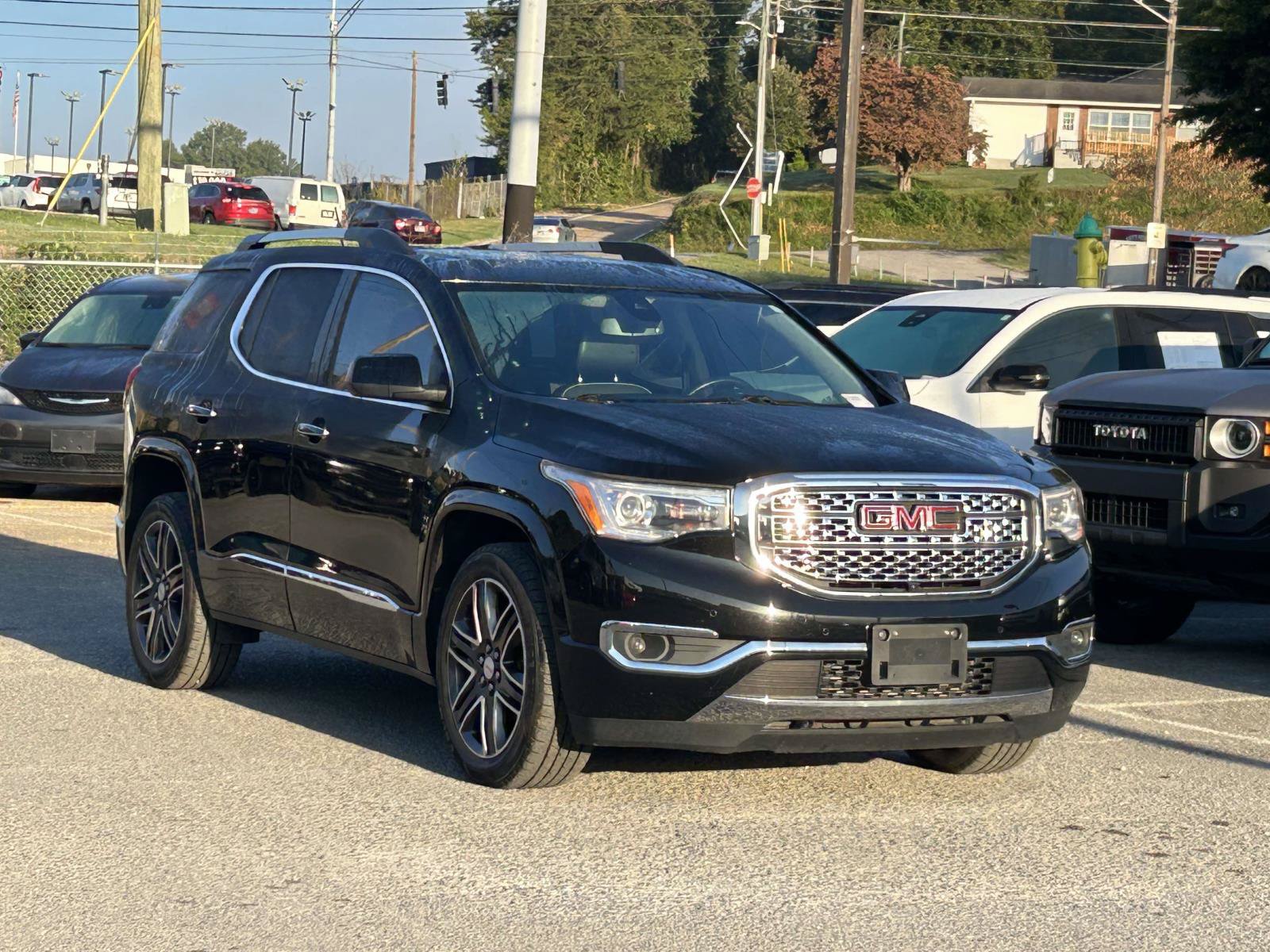 Used 2017 GMC Acadia Denali w/ Technology Package FWD image 1