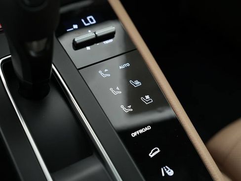 Certified 2025 Porsche Macan S AWD/4WD image 27