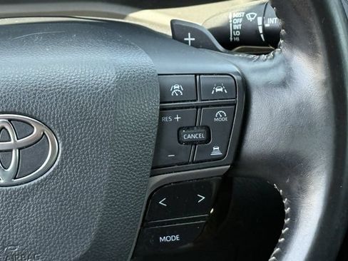Used 2025 Toyota Camry SE FWD image 13