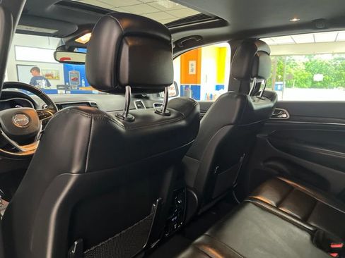 Used 2020 Jeep Grand Cherokee Limited AWD/4WD image 17