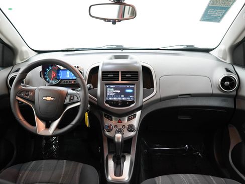 Used 2016 Chevrolet Sonic LT w/ Fun and Sun Package FWD image 13