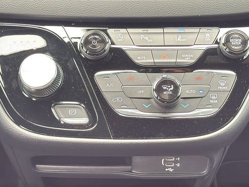 New 2026 Chrysler Voyager LX image 25